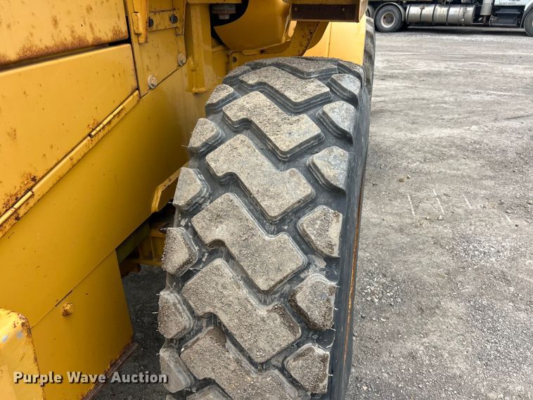 image for item FC2672 2000 John Deere 444H wheel loader