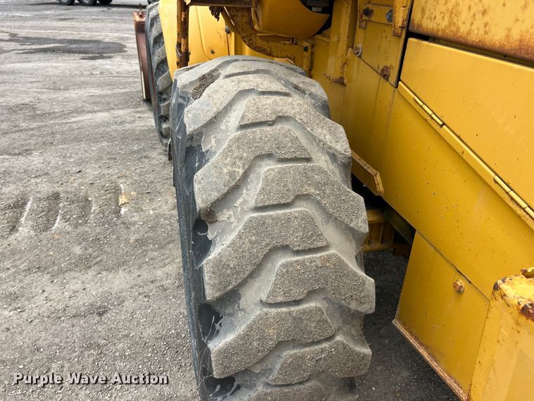 image for item FC2672 2000 John Deere 444H wheel loader