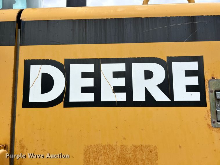 image for item FC2672 2000 John Deere 444H wheel loader