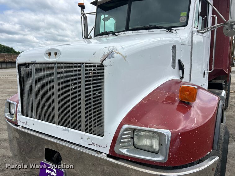 image for item FC2673 2003 Peterbilt PB330 dump truck