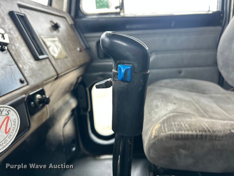 image for item FC2673 2003 Peterbilt PB330 dump truck