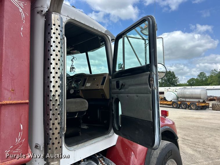 image for item FC2673 2003 Peterbilt PB330 dump truck