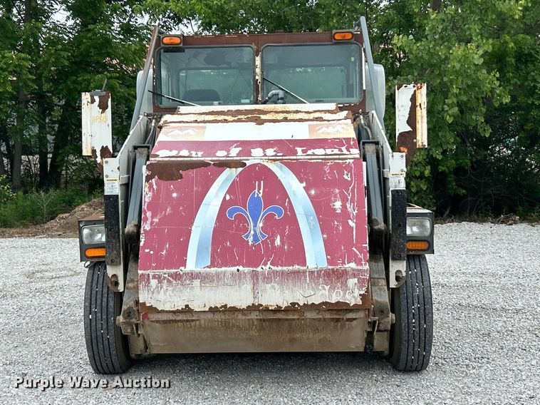 image for item FC2687 2007 Elgin Pelican Series S sweeper