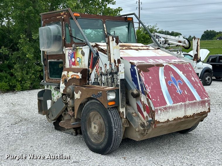 image for item FC2687 2007 Elgin Pelican Series S sweeper