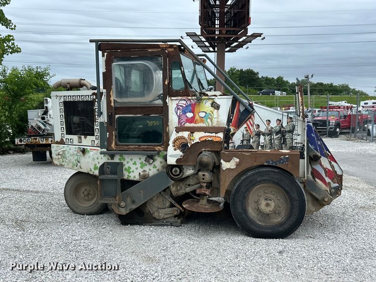 image for item FC2687 2007 Elgin Pelican Series S sweeper