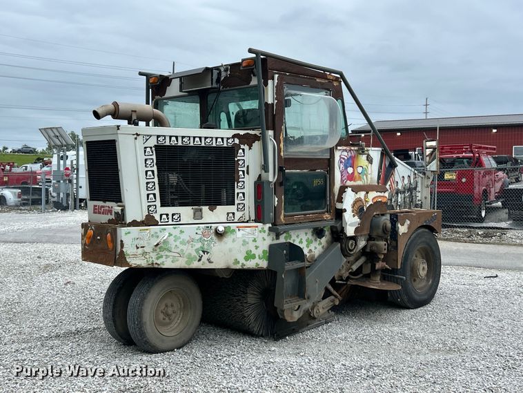image for item FC2687 2007 Elgin Pelican Series S sweeper