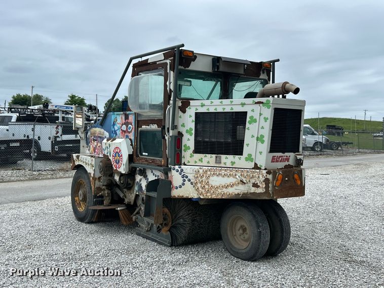 image for item FC2687 2007 Elgin Pelican Series S sweeper