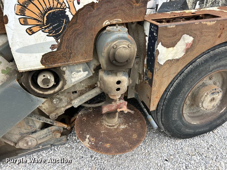 image for item FC2687 2007 Elgin Pelican Series S sweeper