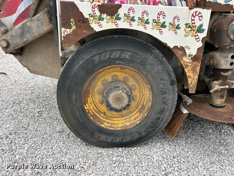 image for item FC2687 2007 Elgin Pelican Series S sweeper