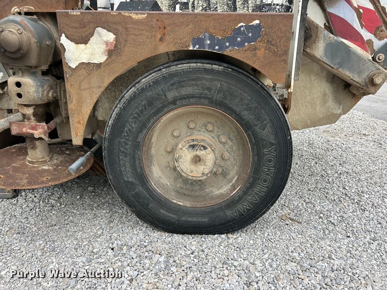 image for item FC2687 2007 Elgin Pelican Series S sweeper