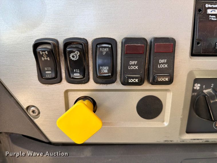 image for item FC3082 2018 Mack GU713 dump truck