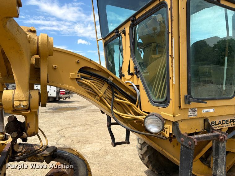 image for item FC3083 1994 Caterpillar 12G motor grader