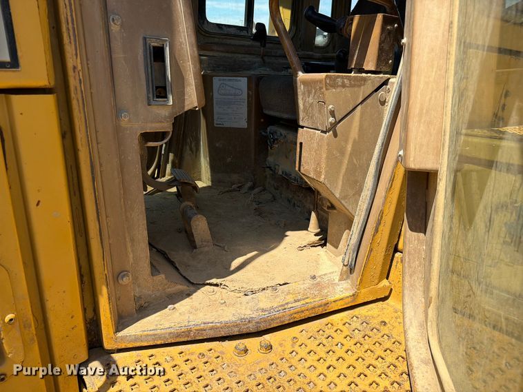image for item FC3084 1990 Caterpillar D8N dozer