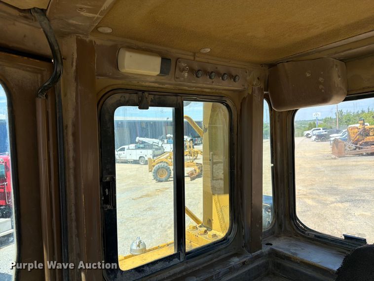 image for item FC3084 1990 Caterpillar D8N dozer