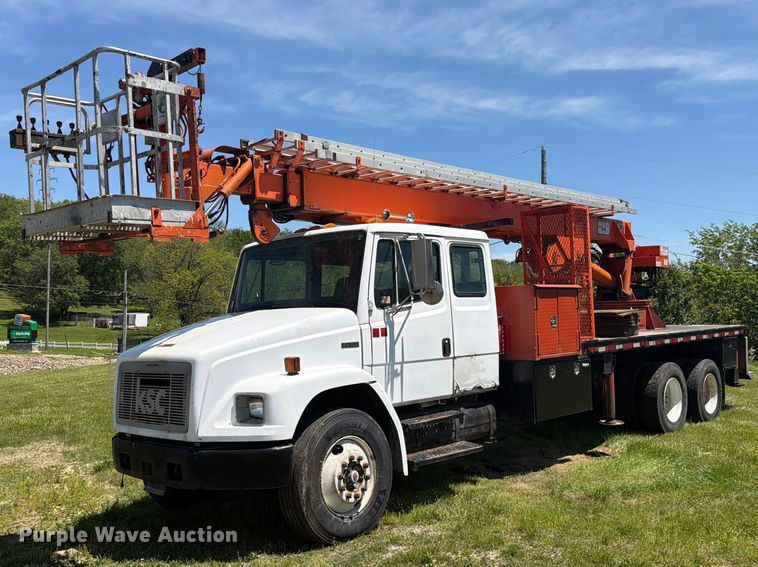 image for item FC3094 2000 Freightliner FL70 bucket truck