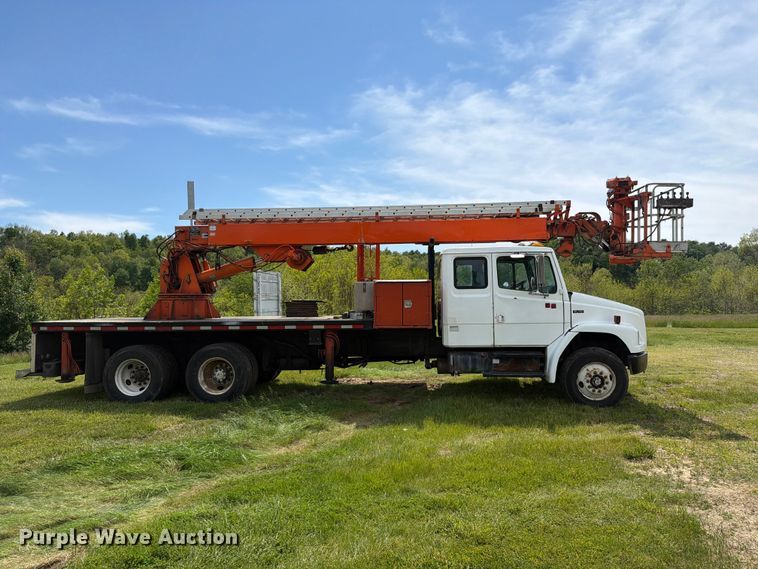 image for item FC3094 2000 Freightliner FL70 bucket truck