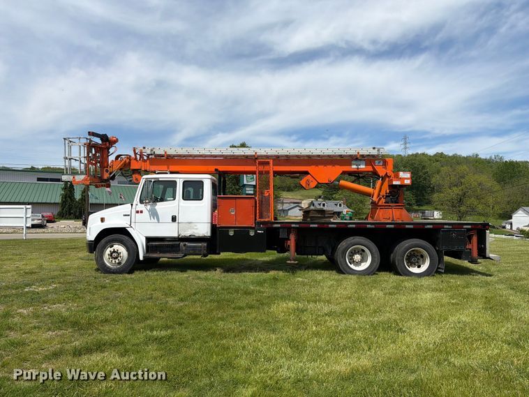 image for item FC3094 2000 Freightliner FL70 bucket truck