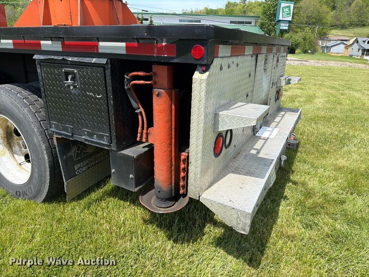 image for item FC3094 2000 Freightliner FL70 bucket truck