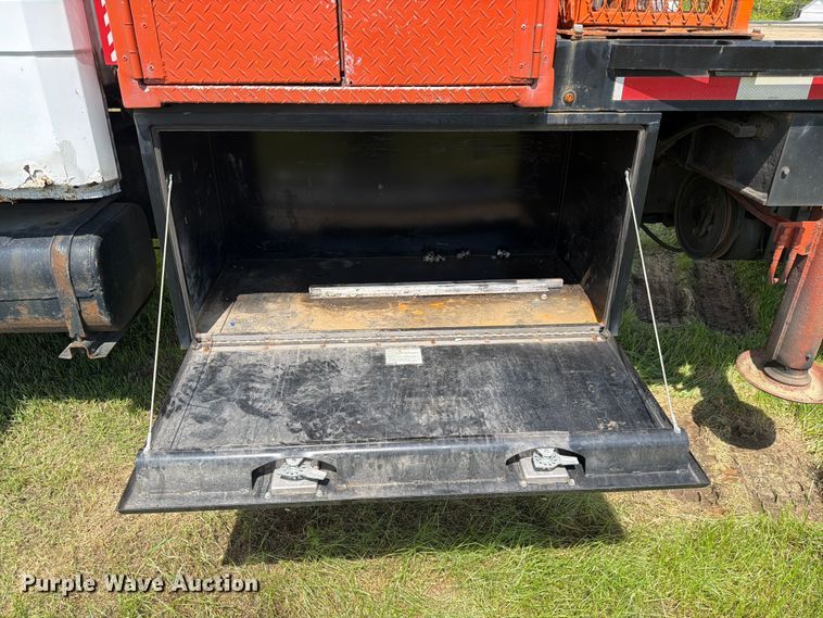 image for item FC3094 2000 Freightliner FL70 bucket truck
