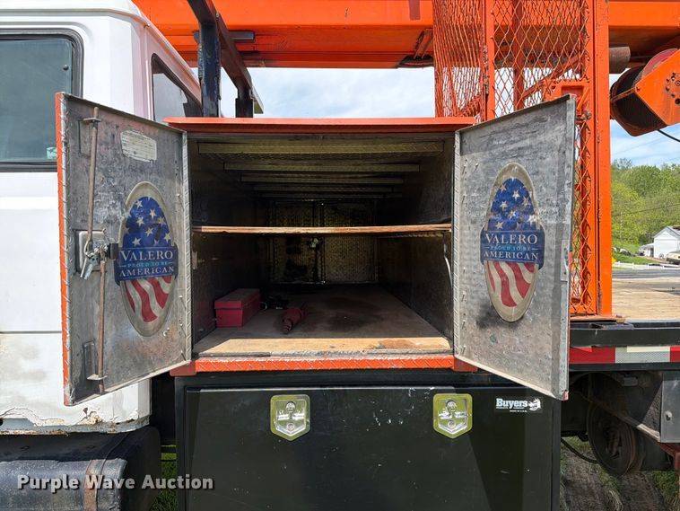 image for item FC3094 2000 Freightliner FL70 bucket truck