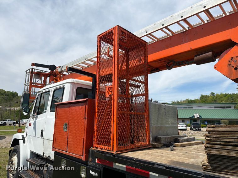 image for item FC3094 2000 Freightliner FL70 bucket truck