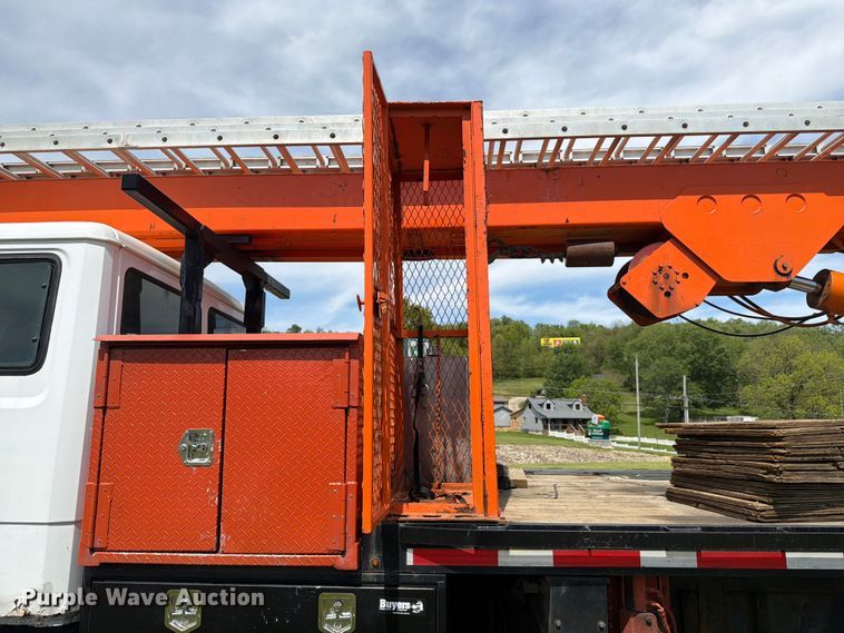 image for item FC3094 2000 Freightliner FL70 bucket truck