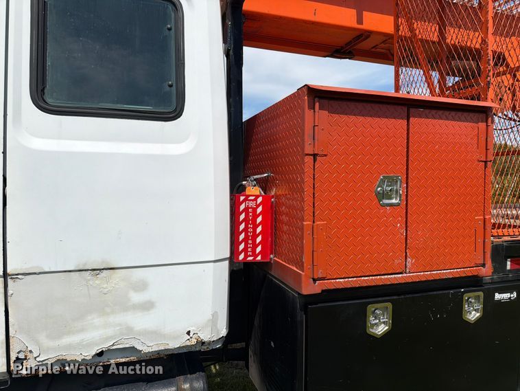 image for item FC3094 2000 Freightliner FL70 bucket truck