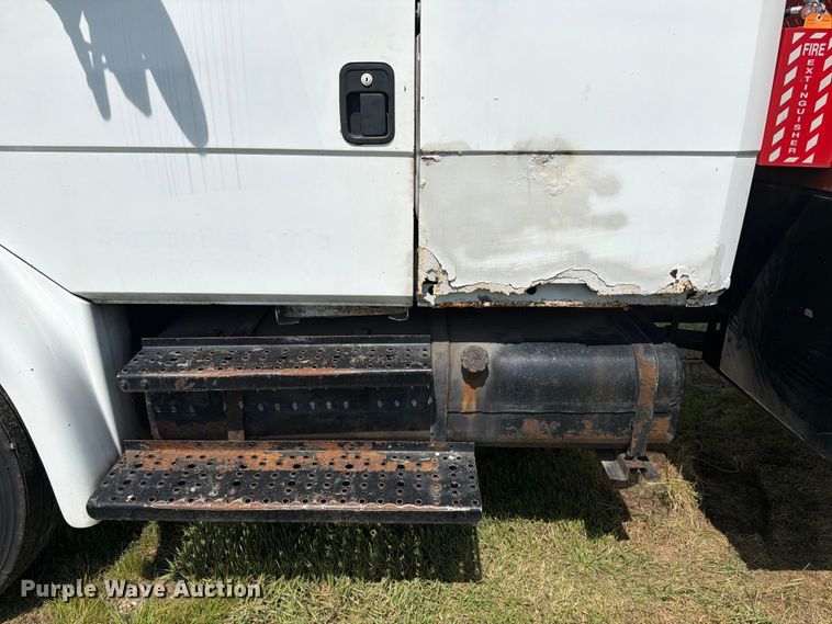 image for item FC3094 2000 Freightliner FL70 bucket truck