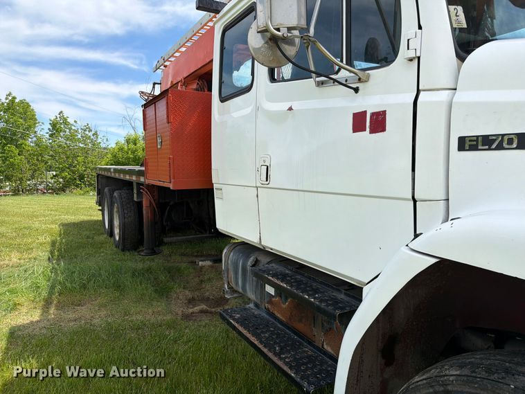 image for item FC3094 2000 Freightliner FL70 bucket truck