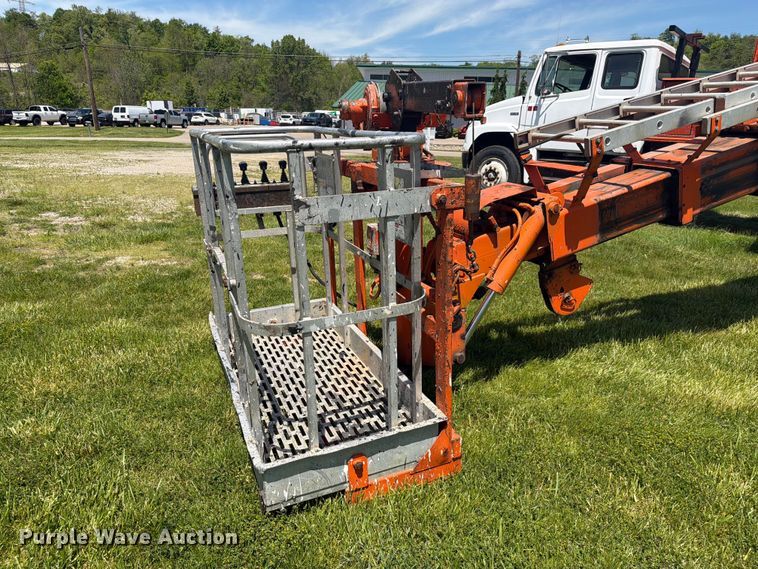 image for item FC3094 2000 Freightliner FL70 bucket truck