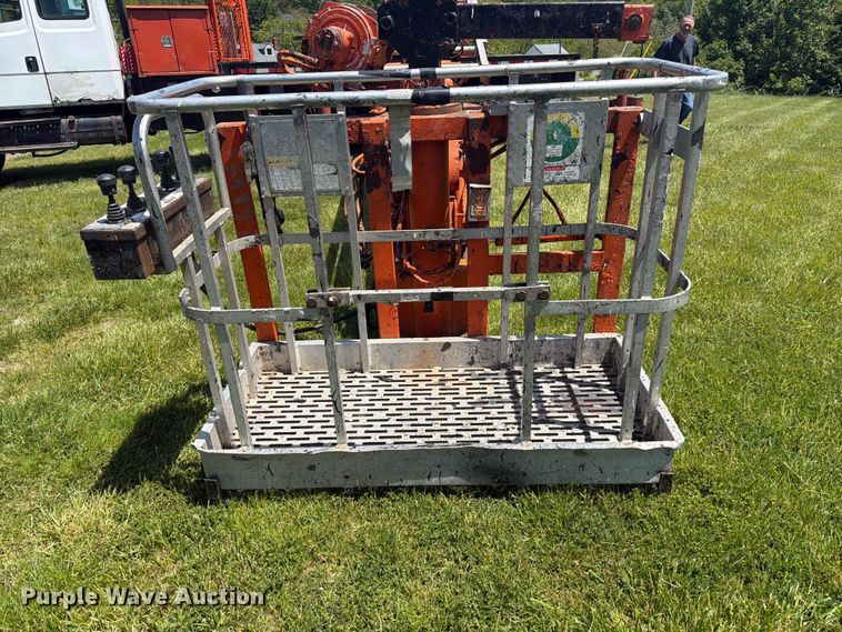 image for item FC3094 2000 Freightliner FL70 bucket truck
