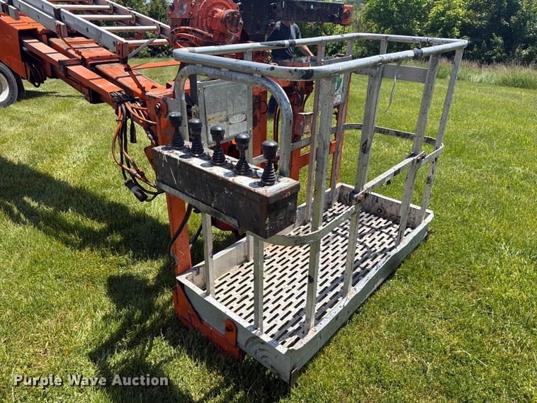 image for item FC3094 2000 Freightliner FL70 bucket truck