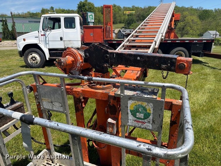 image for item FC3094 2000 Freightliner FL70 bucket truck