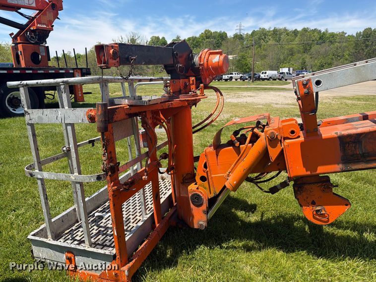 image for item FC3094 2000 Freightliner FL70 bucket truck