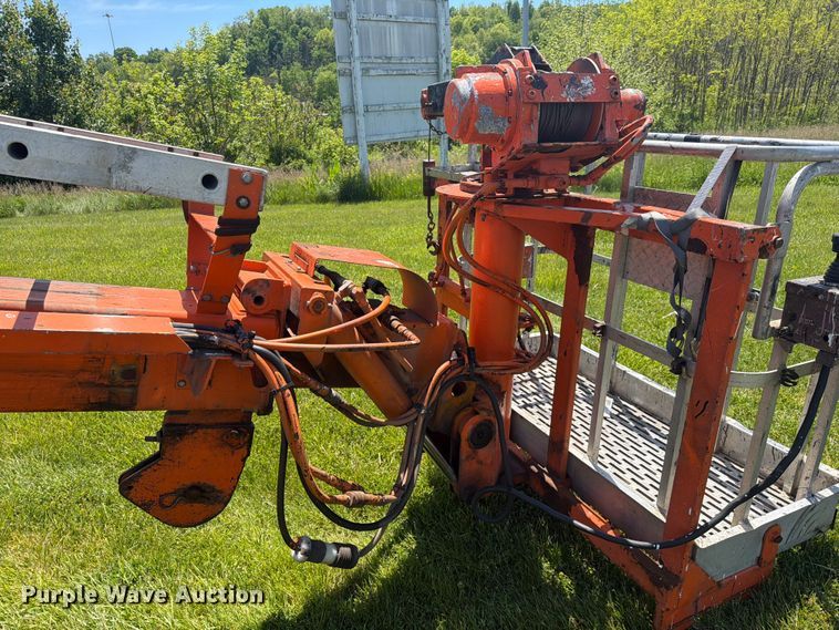image for item FC3094 2000 Freightliner FL70 bucket truck