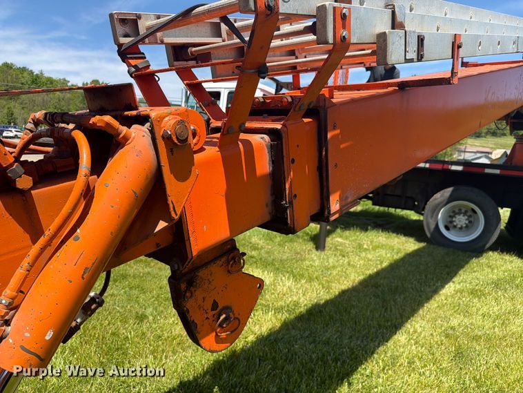 image for item FC3094 2000 Freightliner FL70 bucket truck