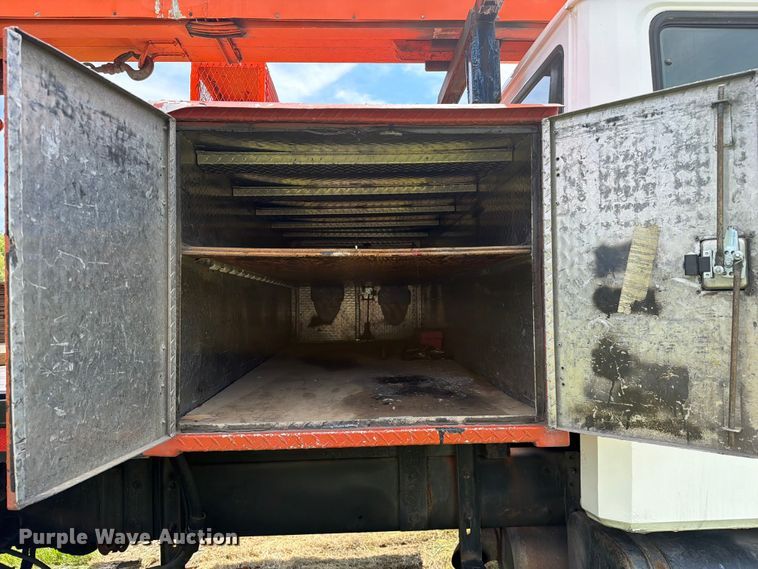 image for item FC3094 2000 Freightliner FL70 bucket truck