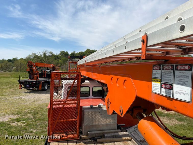 image for item FC3094 2000 Freightliner FL70 bucket truck