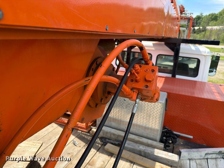 image for item FC3094 2000 Freightliner FL70 bucket truck