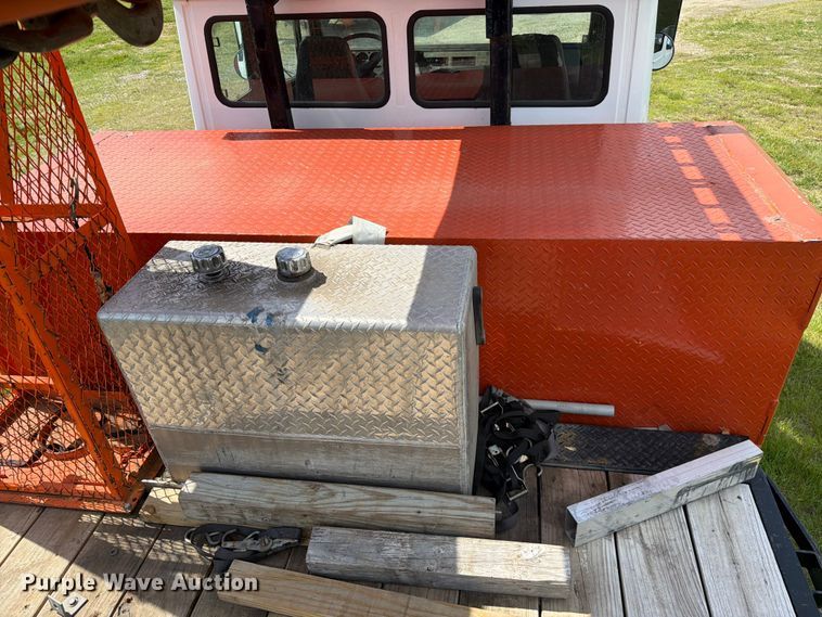 image for item FC3094 2000 Freightliner FL70 bucket truck