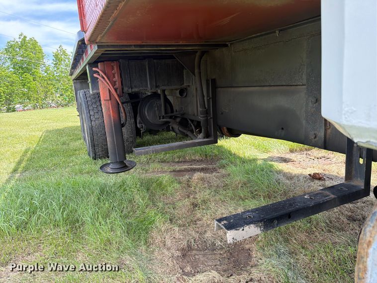 image for item FC3094 2000 Freightliner FL70 bucket truck
