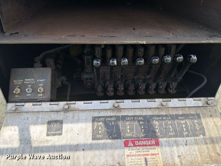 image for item FC3094 2000 Freightliner FL70 bucket truck