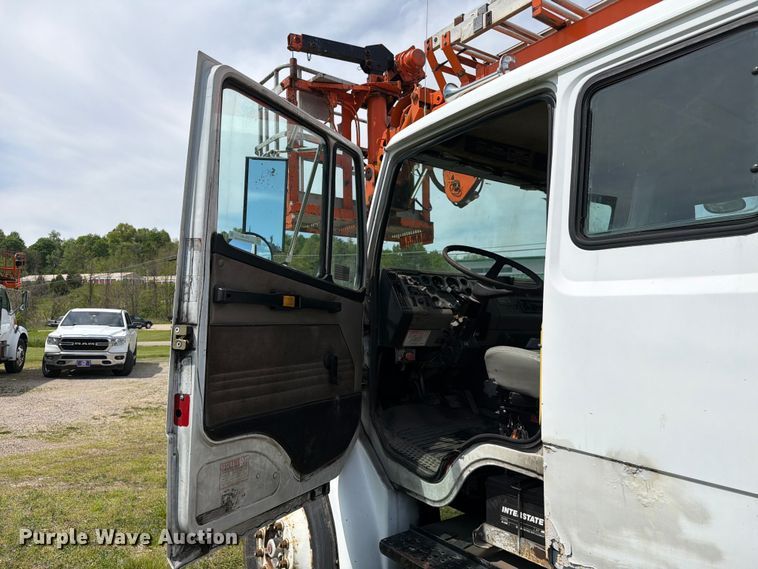image for item FC3094 2000 Freightliner FL70 bucket truck
