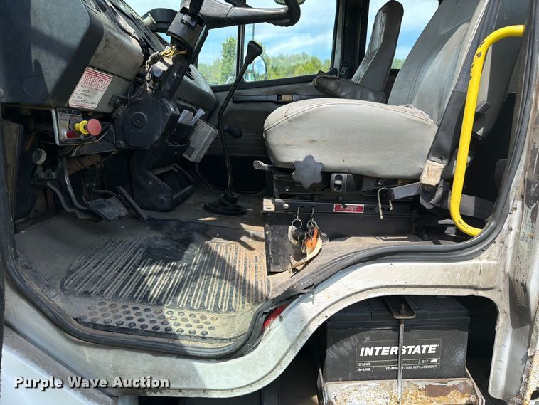 image for item FC3094 2000 Freightliner FL70 bucket truck