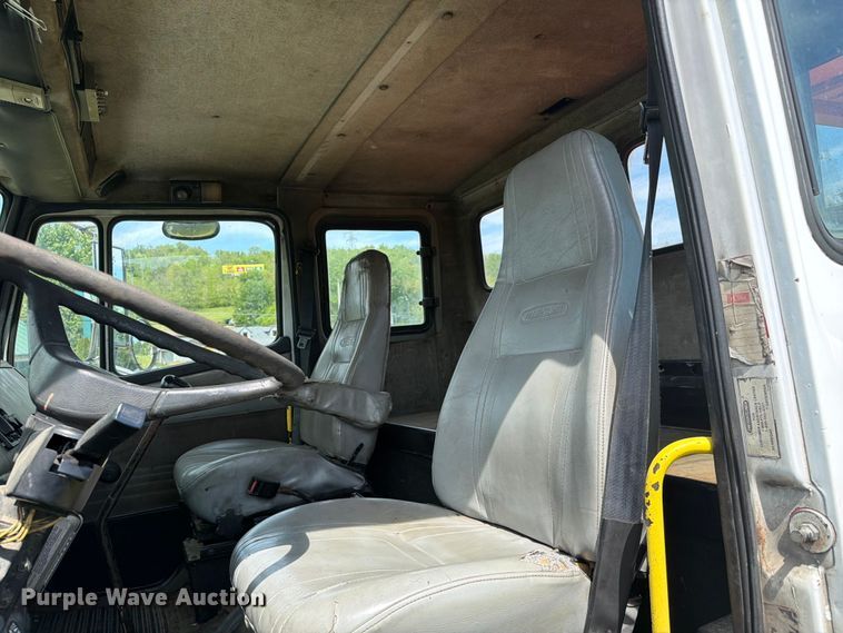 image for item FC3094 2000 Freightliner FL70 bucket truck
