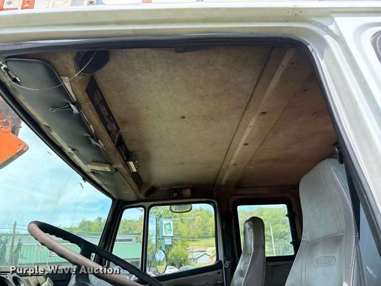 image for item FC3094 2000 Freightliner FL70 bucket truck