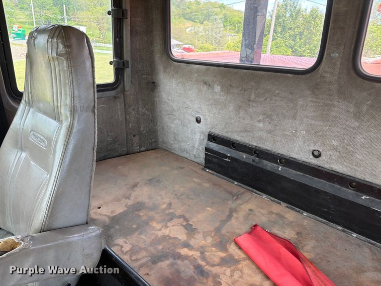 image for item FC3094 2000 Freightliner FL70 bucket truck