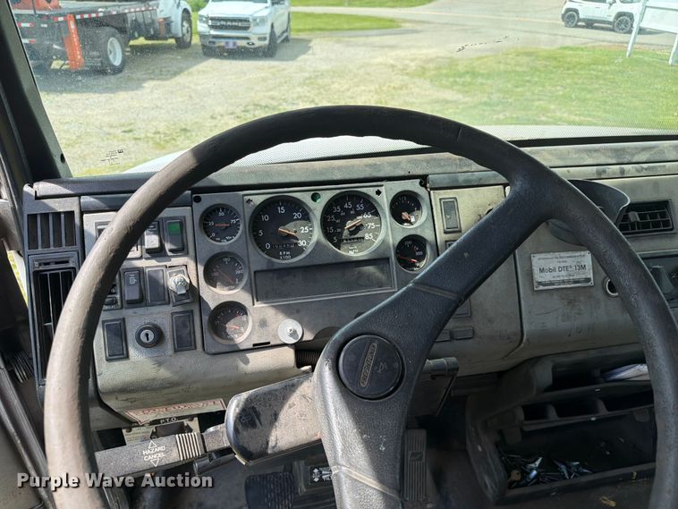 image for item FC3094 2000 Freightliner FL70 bucket truck