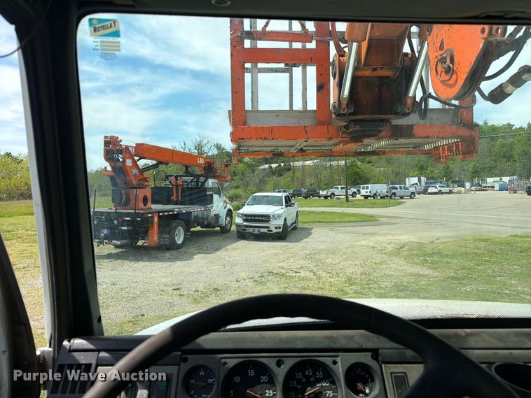 image for item FC3094 2000 Freightliner FL70 bucket truck
