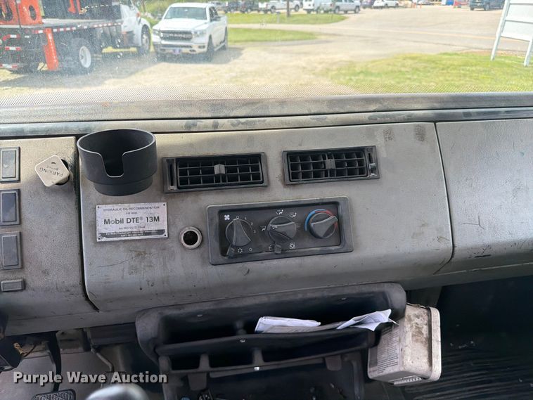 image for item FC3094 2000 Freightliner FL70 bucket truck
